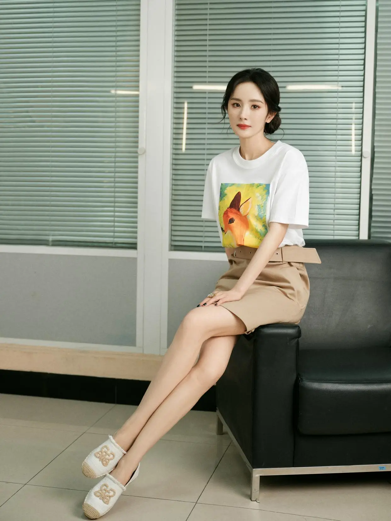 杨幂的逆龄密码,竟是靠这3件基础款?普通人秒get的无龄感穿搭教科书