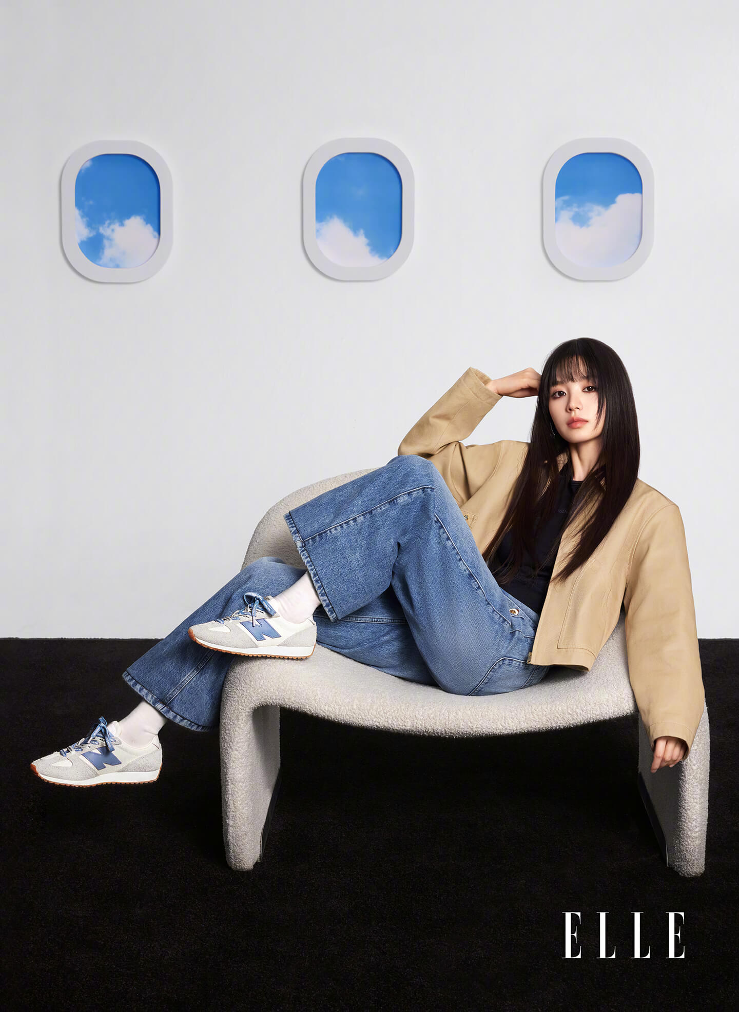 田曦薇登《ELLE》杂志封面，展现自己的另一面