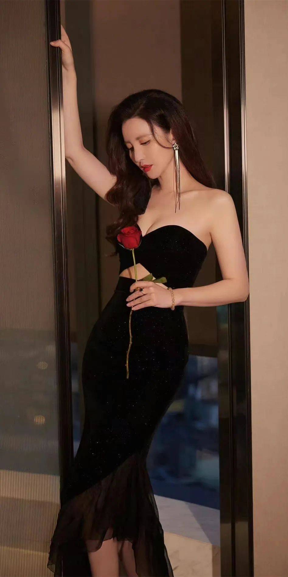 38岁袁姗姗示范：女人的性感不止靠暴露，而是靠“气场+分寸感”-10