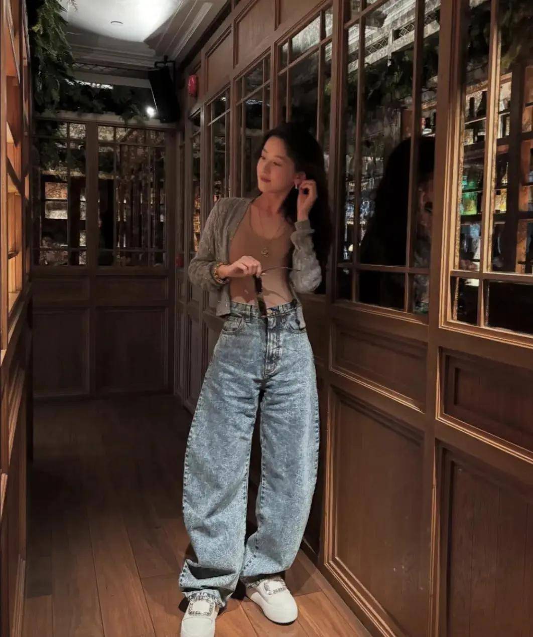 章泽天跟刘强东现身高端聚会,即使没化妆气质也不寡淡,一副老板娘的架势!-5 章泽天跟刘强东现身高端聚会,即使没化妆气质也不寡淡,一副老板娘的架势!