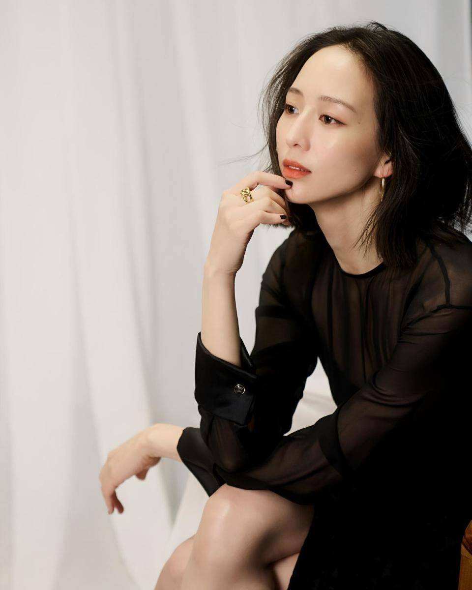 30+熟龄魅力!黑色薄纱上衣邂逅鱼尾半身裙,张钧甯曲线逆天-2 30+熟龄魅力!黑色薄纱上衣邂逅鱼尾半身裙,张钧甯曲线逆天