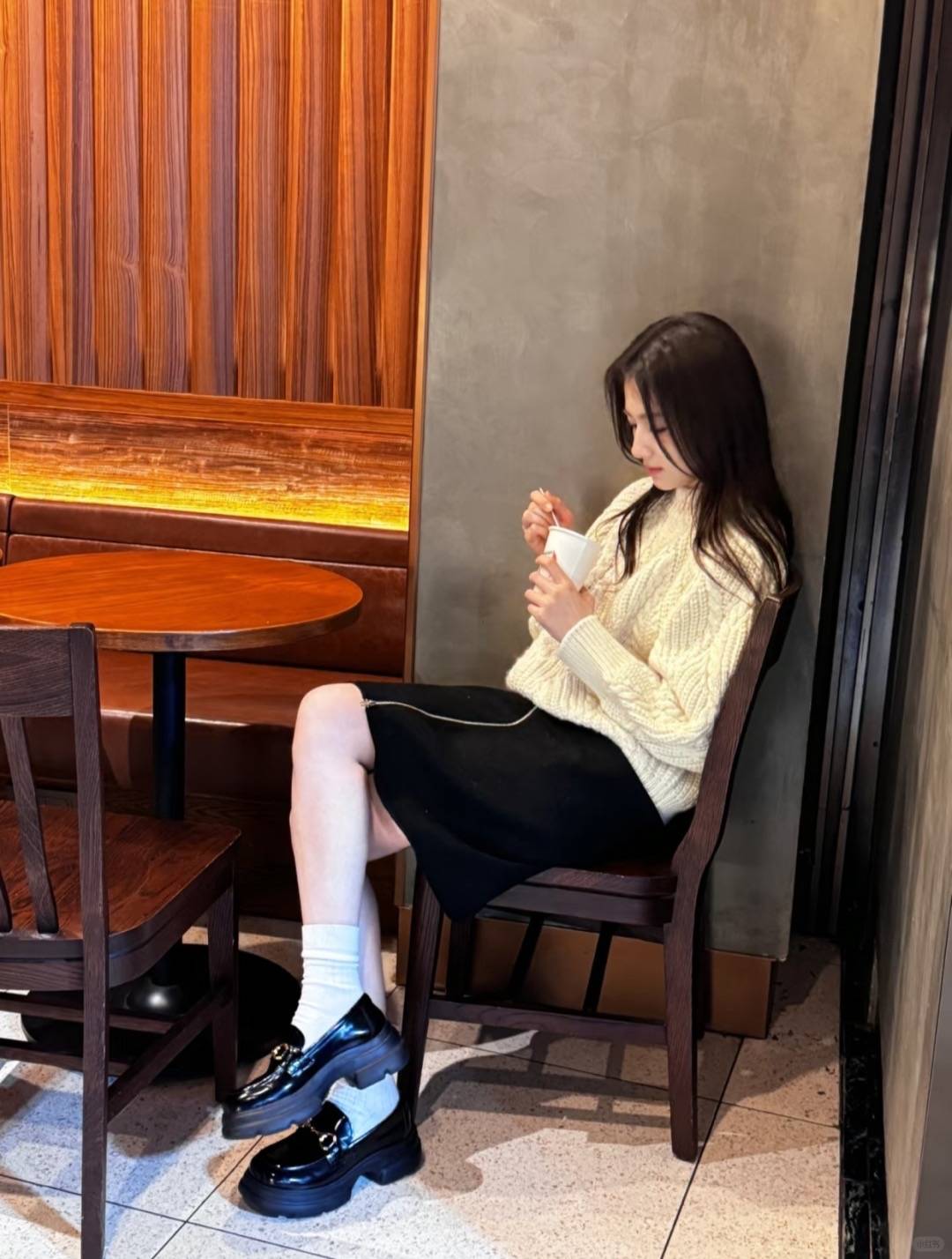 一张初恋脸的她，着装风格更是会拿捏浅淡色系，整个人都甜美可人！-11