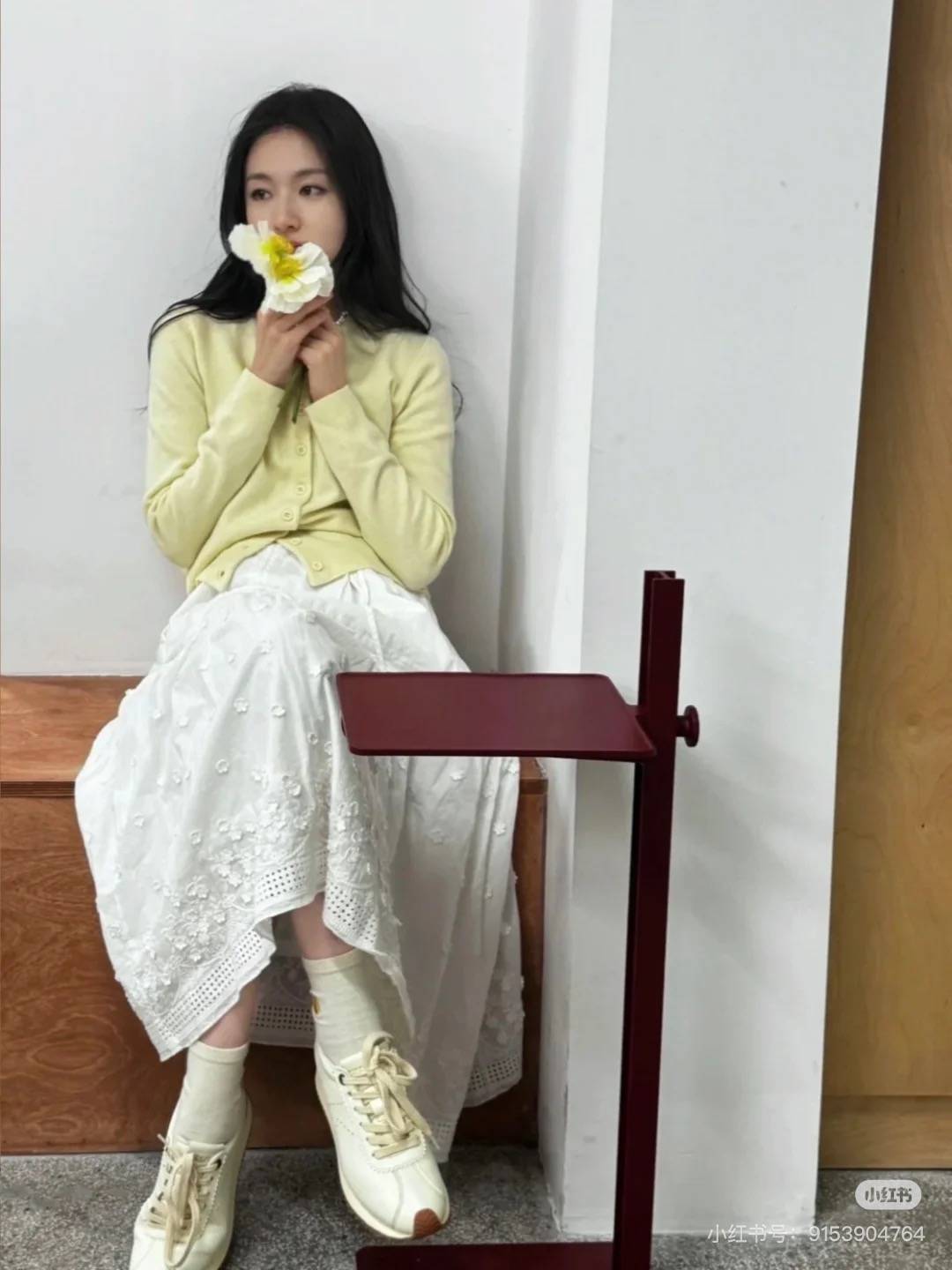 一张初恋脸的她，着装风格更是会拿捏浅淡色系，整个人都甜美可人！-4