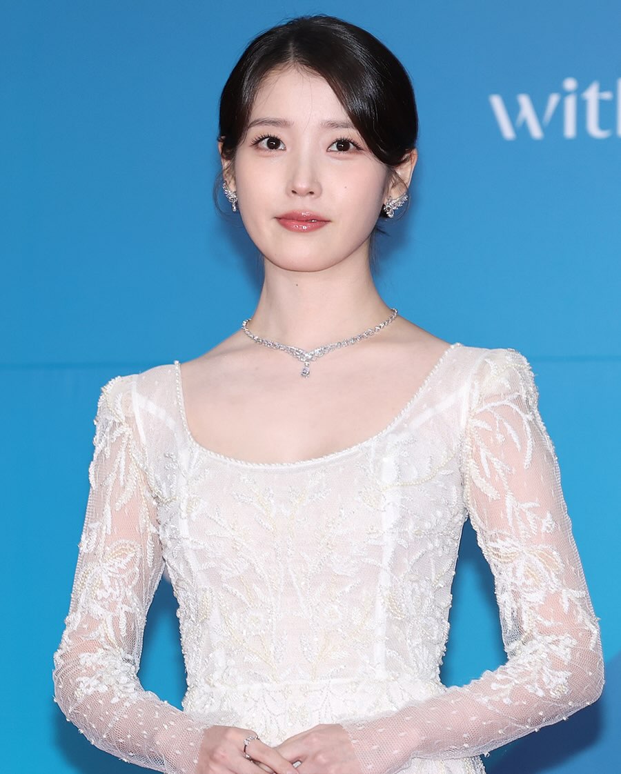 金泰梨二度封后、廉惠兰是最强绿叶、还有宋慧乔美貌成焦点,第 61 届百想艺术大赏造型-16 金泰梨二度封后、廉惠兰是最强绿叶、还有宋慧乔美貌成焦点,第 61 届百想艺术大赏造型