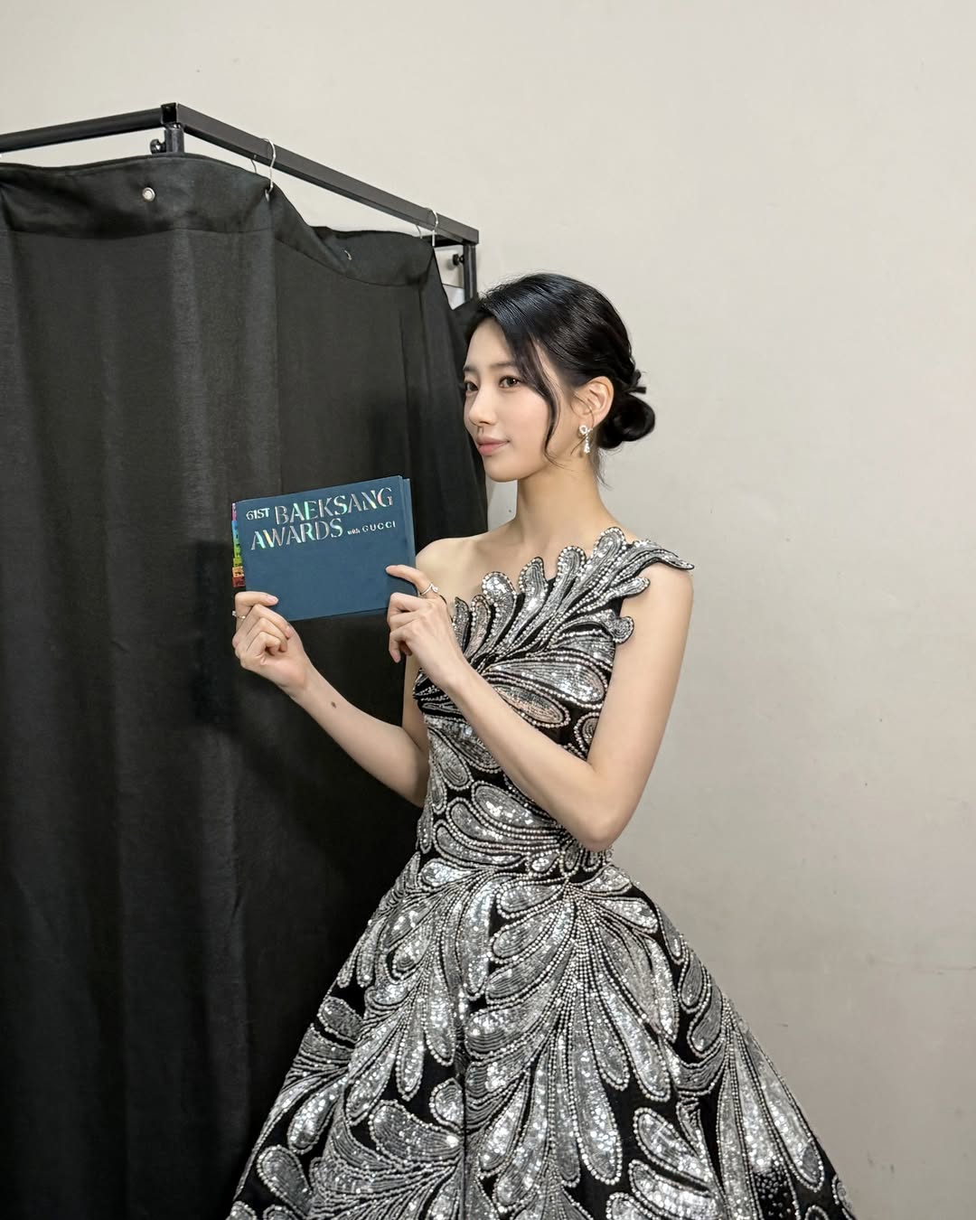 金泰梨二度封后、廉惠兰是最强绿叶、还有宋慧乔美貌成焦点,第 61 届百想艺术大赏造型-22 金泰梨二度封后、廉惠兰是最强绿叶、还有宋慧乔美貌成焦点,第 61 届百想艺术大赏造型