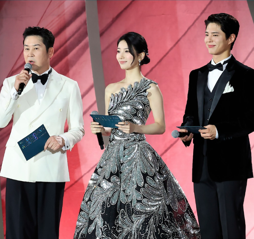 金泰梨二度封后、廉惠兰是最强绿叶、还有宋慧乔美貌成焦点,第 61 届百想艺术大赏造型-20 金泰梨二度封后、廉惠兰是最强绿叶、还有宋慧乔美貌成焦点,第 61 届百想艺术大赏造型