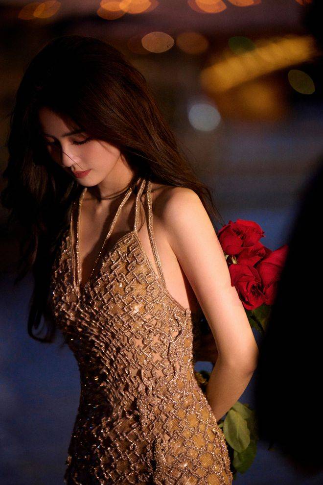 白鹿晒最新性感写真，甜妹性感起来真的没其他姑娘什么事了-5