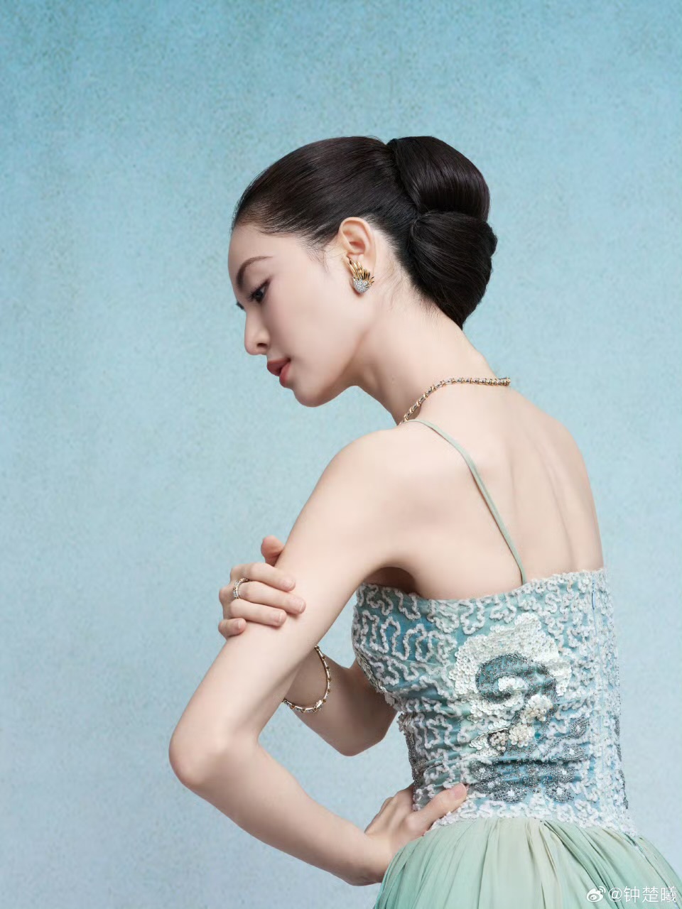 钟楚曦绿绿的长裙很养眼👗