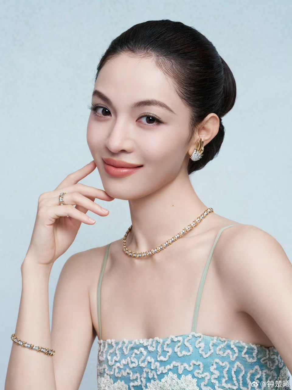 钟楚曦绿绿的长裙很养眼👗