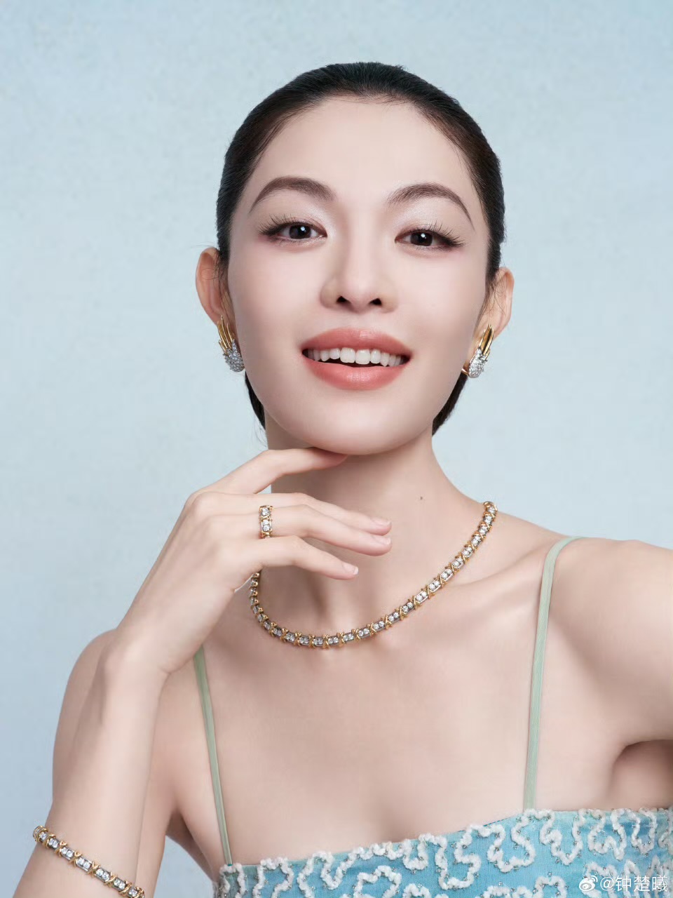 钟楚曦绿绿的长裙很养眼👗