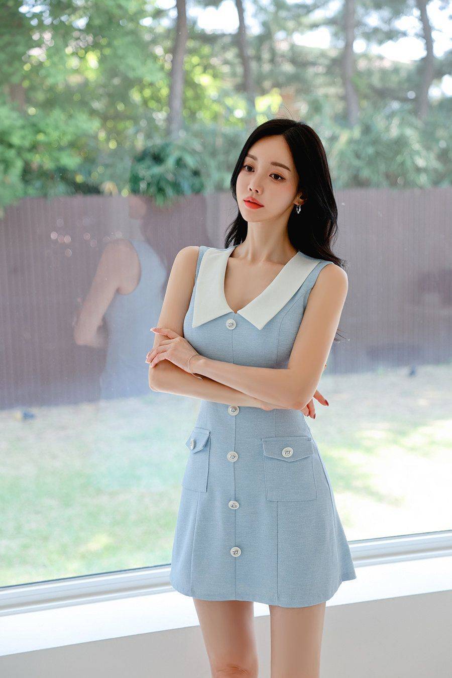 孙允珠美照吸睛，一袭淡蓝无袖裙，灵动俏皮尽显少女感-4
