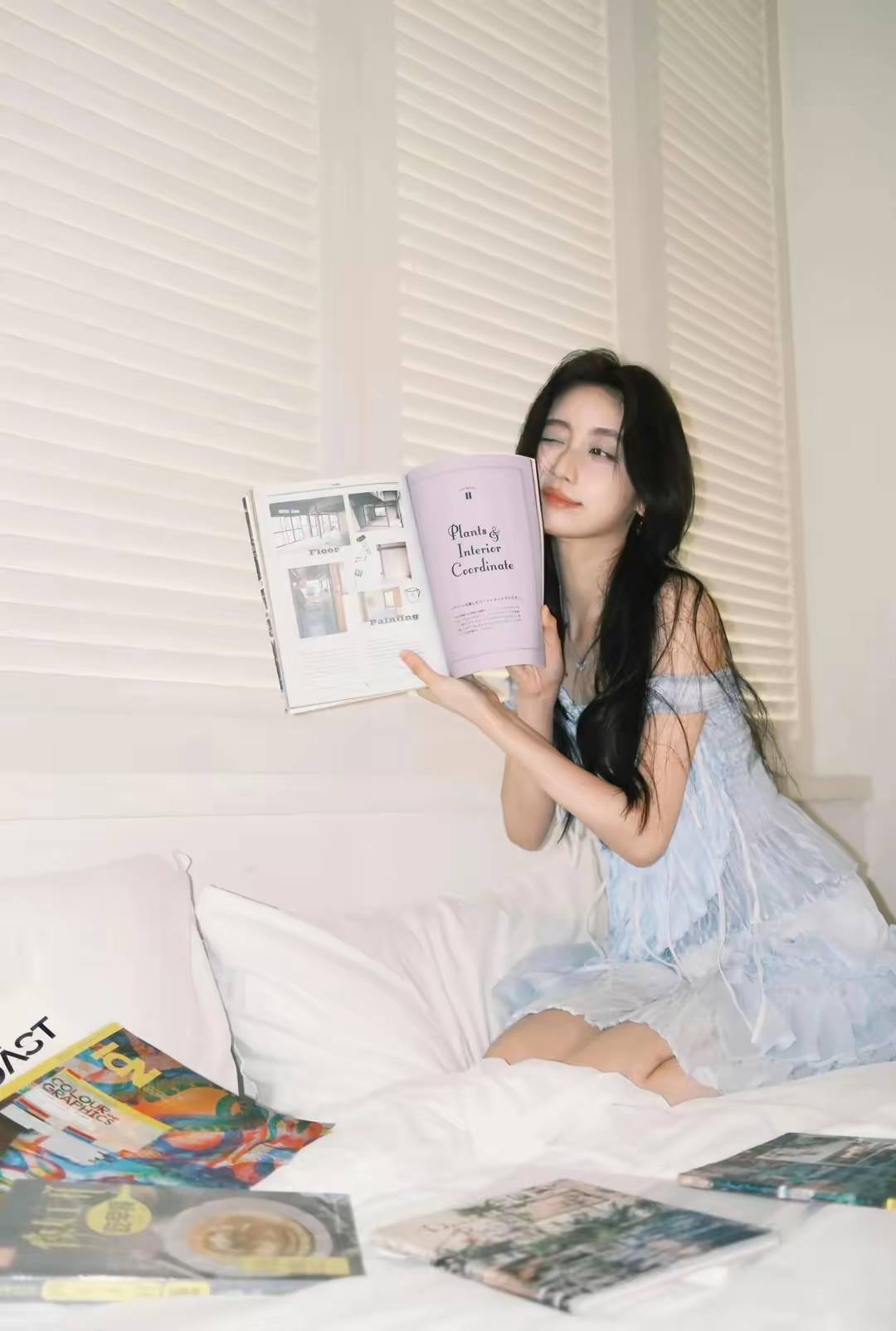 戚砚笛居家大片杀疯了!躺床翻书露长腿,松弛感绝了!-4 戚砚笛居家大片杀疯了!躺床翻书露长腿,松弛感绝了!