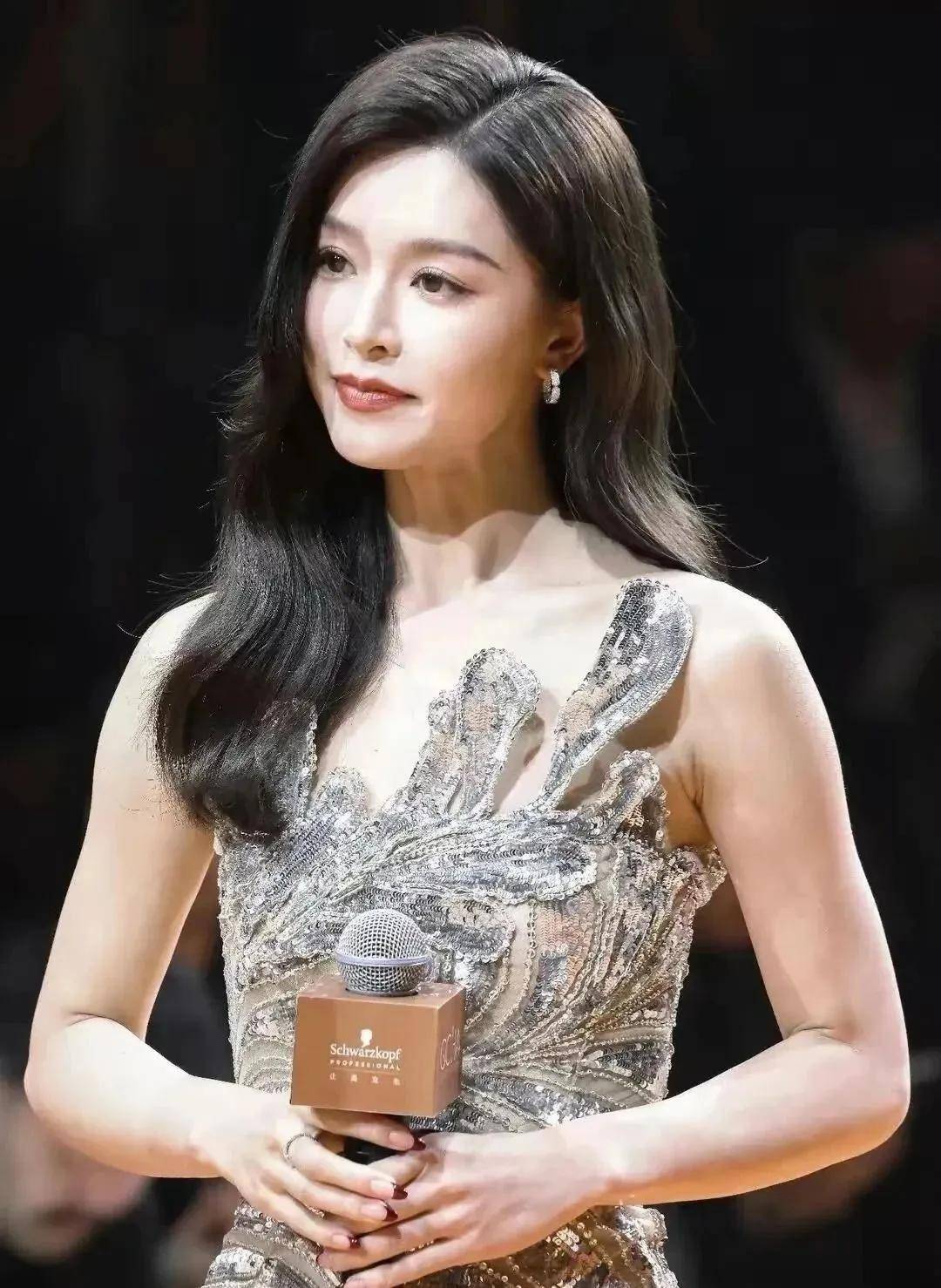 文咏珊的时尚密码：从荧幕到红毯的完美蜕变-8
