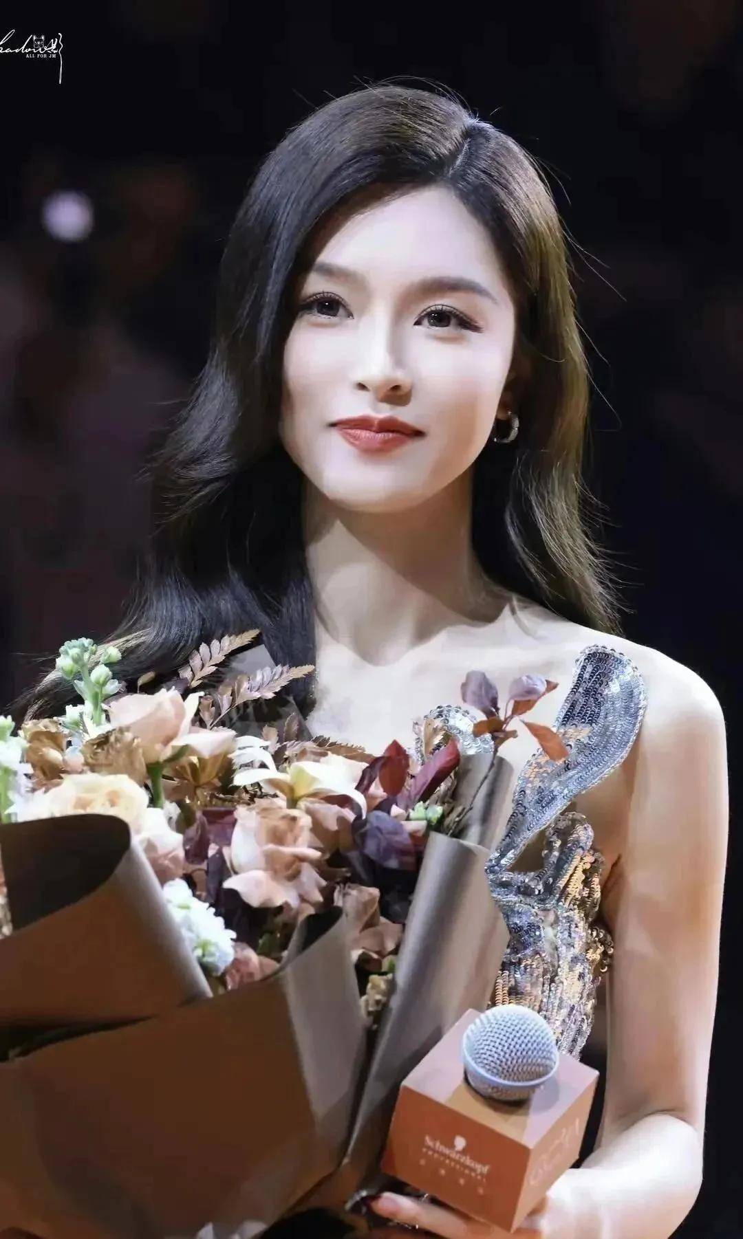 文咏珊的时尚密码：从荧幕到红毯的完美蜕变-12