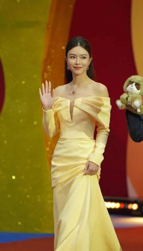 文咏珊的时尚密码：从荧幕到红毯的完美蜕变-4