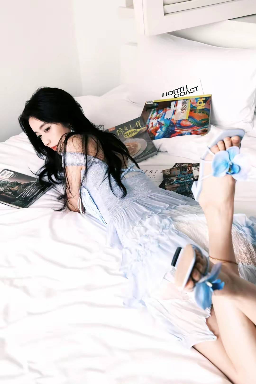 戚砚笛居家大片杀疯了!躺床翻书露长腿,松弛感绝了!-2 戚砚笛居家大片杀疯了!躺床翻书露长腿,松弛感绝了!