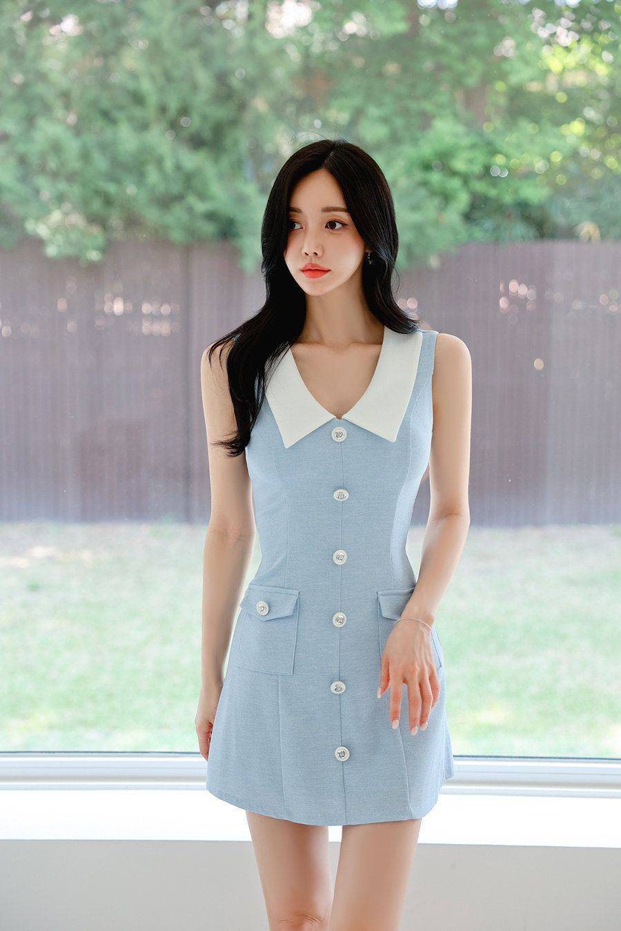 孙允珠美照吸睛，一袭淡蓝无袖裙，灵动俏皮尽显少女感-6