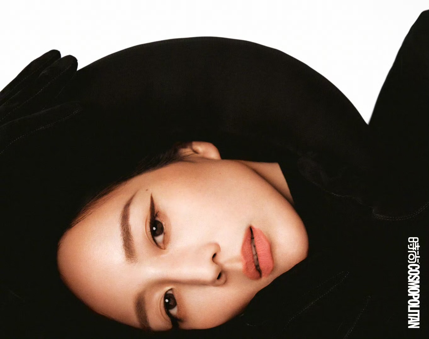 张钧甯短发造型拍COSMO人生几何大片