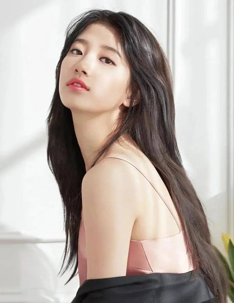 2025韩国十大美女红星！颜值天花板身材火辣你最爱谁-3