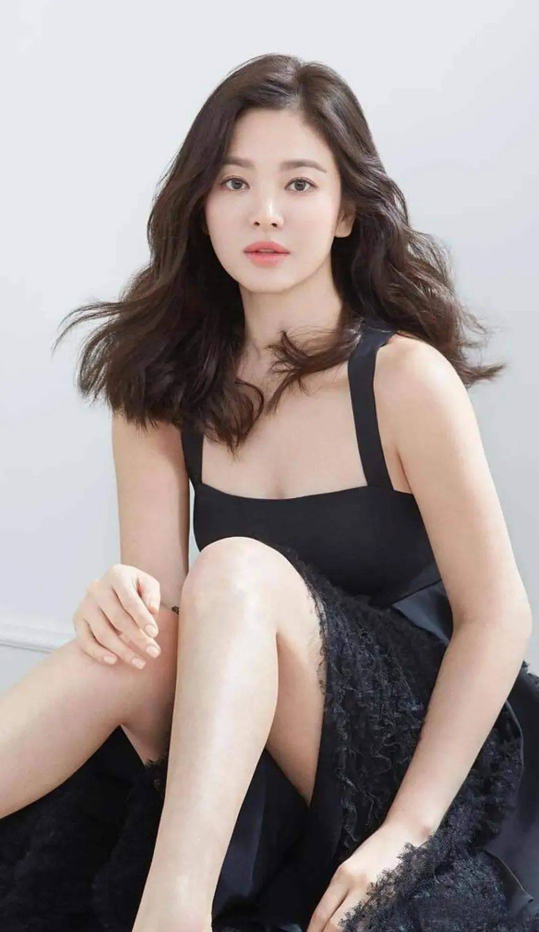 2025韩国十大美女红星！颜值天花板身材火辣你最爱谁-7