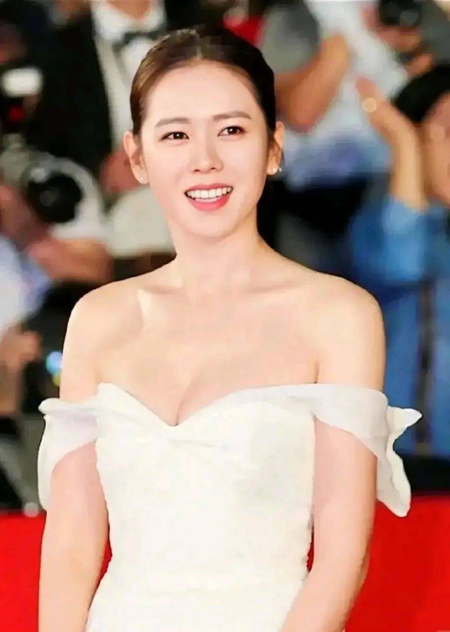 2025韩国十大美女红星！颜值天花板身材火辣你最爱谁-2