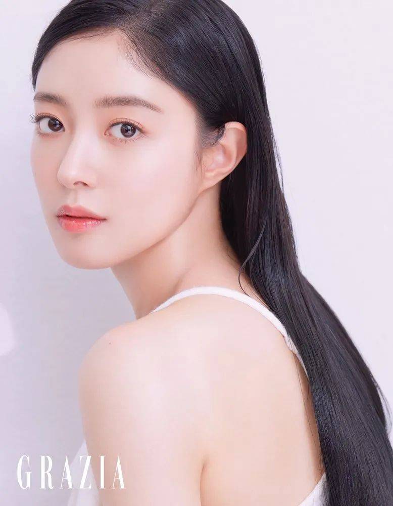 2025韩国十大美女红星！颜值天花板身材火辣你最爱谁-6