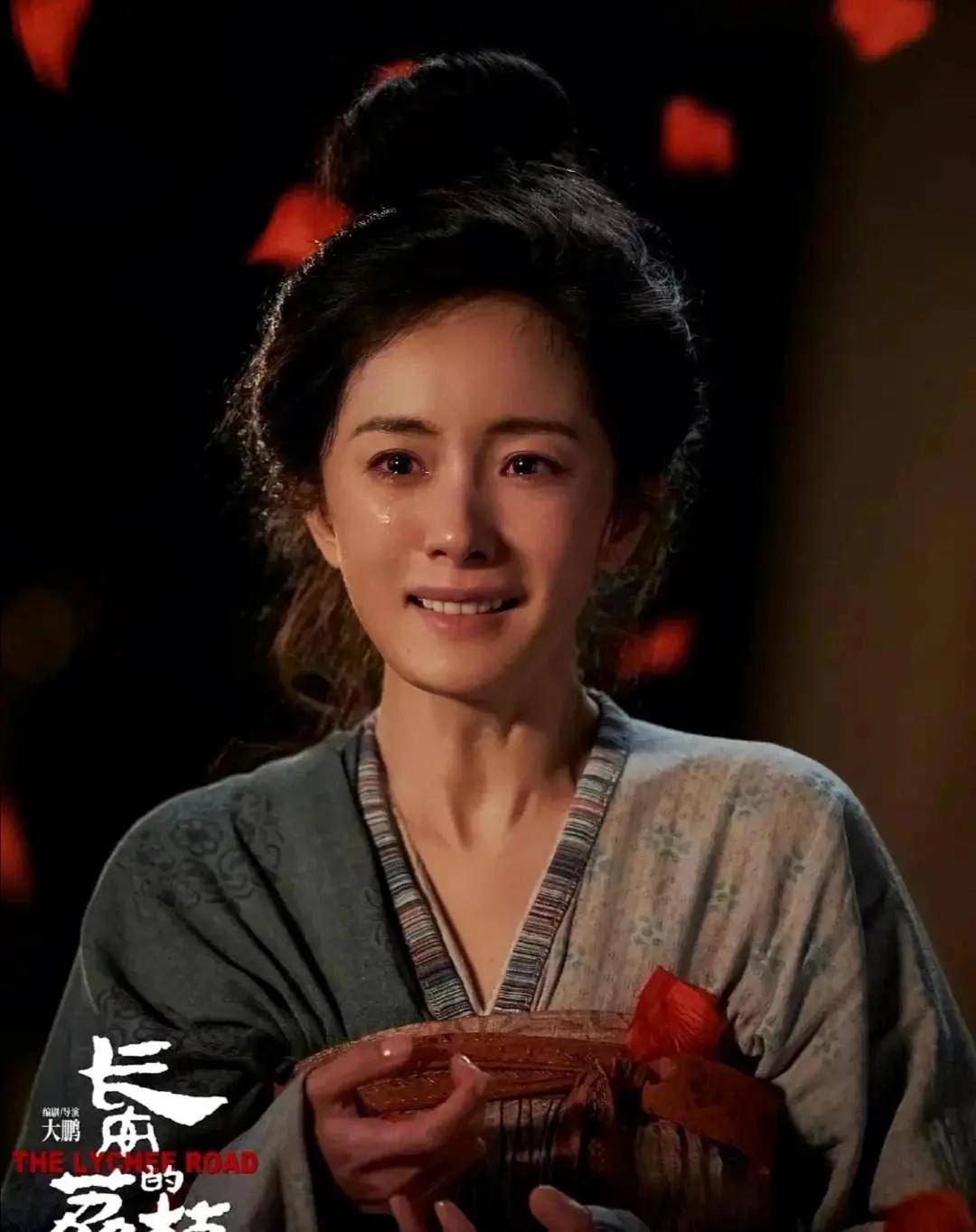 《长安的荔枝》杨幂唐装美爆了！于正大赞她泪光一闪全哭-3