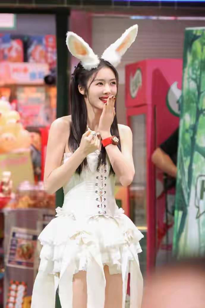 蔡文静小白兔造型杀疯了！又甜又辣谁扛得住-4