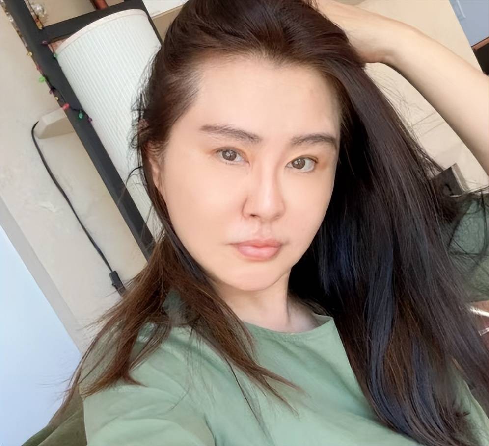 当58岁的王祖贤碰上55岁的李嘉欣，我才明白，什么叫顶级骨相-2