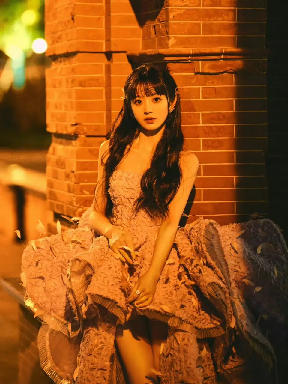 田曦薇的甜妹进化论:27岁穿出“甜雅”高阶感,这条街拍神裙暗藏3个心机!