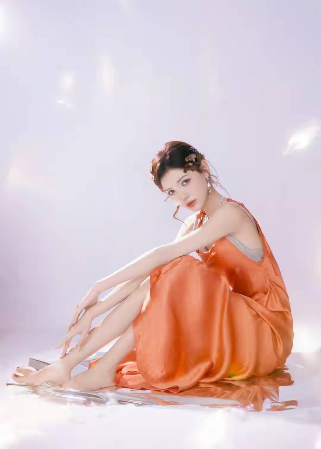 张予曦的这脚型，在娱乐圈能“杀”出一条绝美赛道吧-1