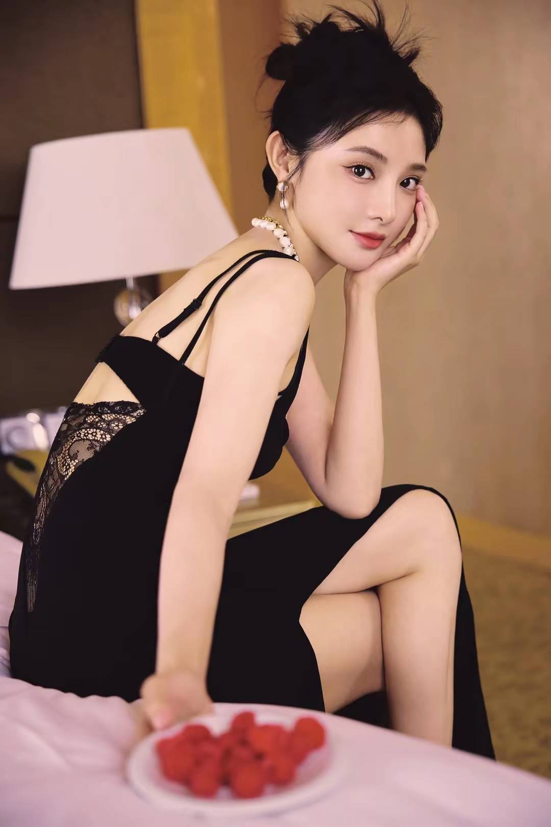 彭小苒曼妙曲线+白嫩美腿，谁看了不喊绝-2