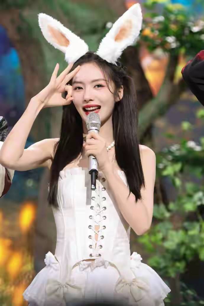 蔡文静小白兔造型杀疯了！又甜又辣谁扛得住-5