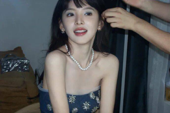 章若楠换新风格!她低胸露背肌肤白皙变成性感辣妹-3 章若楠换新风格!她低胸露背肌肤白皙变成性感辣妹