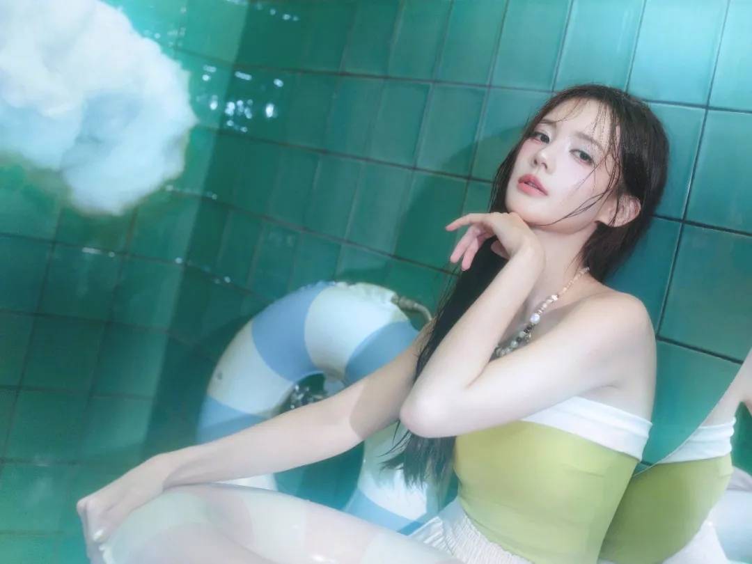 李一桐的浴室写真大片，纯欲俏皮太可爱