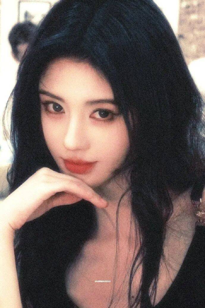 鞠婧祎米兰时装周写真被赞妈咪级别!冷艳感拉满美爆了-1 鞠婧祎米兰时装周写真被赞妈咪级别!冷艳感拉满美爆了