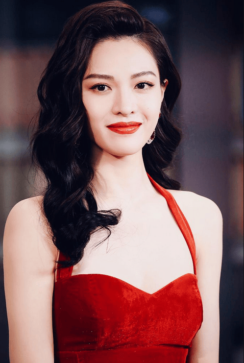 钟楚曦自己化妆一年能省下来一套房！性感火辣的她真厉害-4