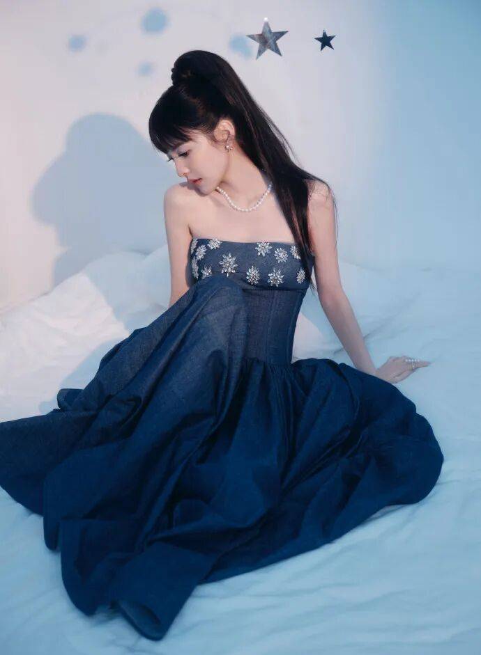 章若楠换新风格!她低胸露背肌肤白皙变成性感辣妹-7 章若楠换新风格!她低胸露背肌肤白皙变成性感辣妹