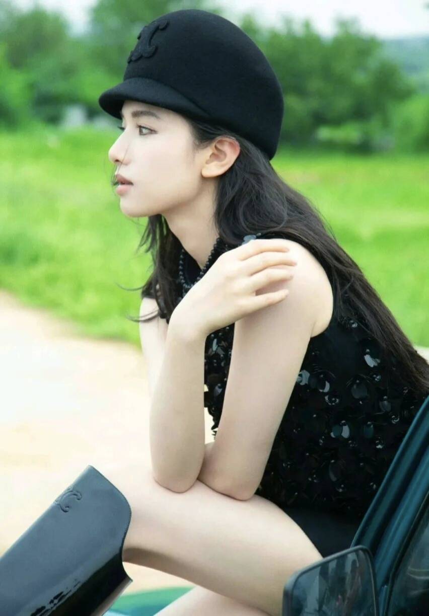 张婧仪秋季时尚封面:“仪”然自得的美丽-2 张婧仪秋季时尚封面:“仪”然自得的美丽