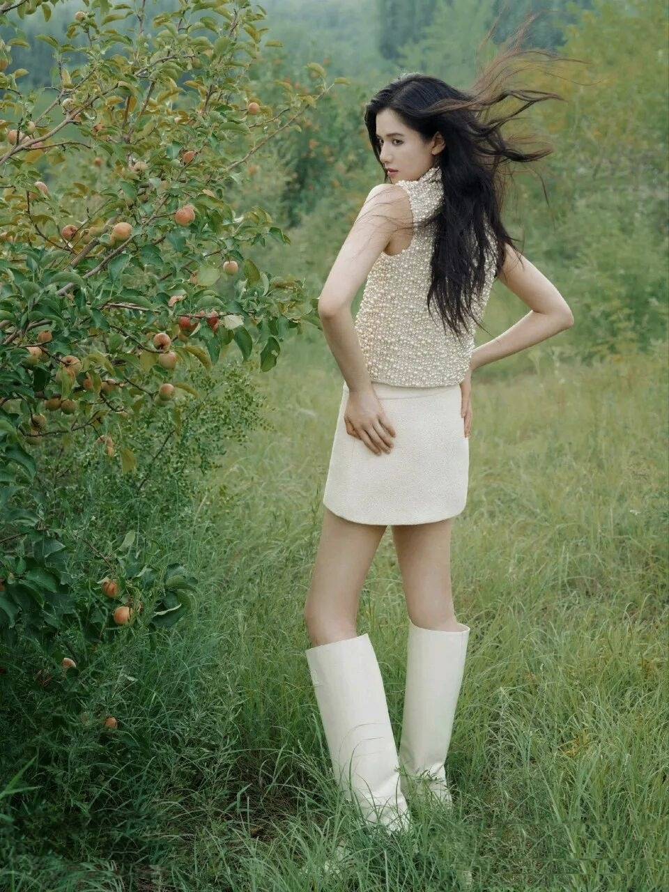 张婧仪秋季时尚封面:“仪”然自得的美丽-7 张婧仪秋季时尚封面:“仪”然自得的美丽