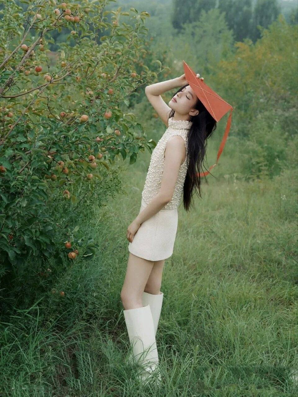 张婧仪秋季时尚封面:“仪”然自得的美丽-6 张婧仪秋季时尚封面:“仪”然自得的美丽