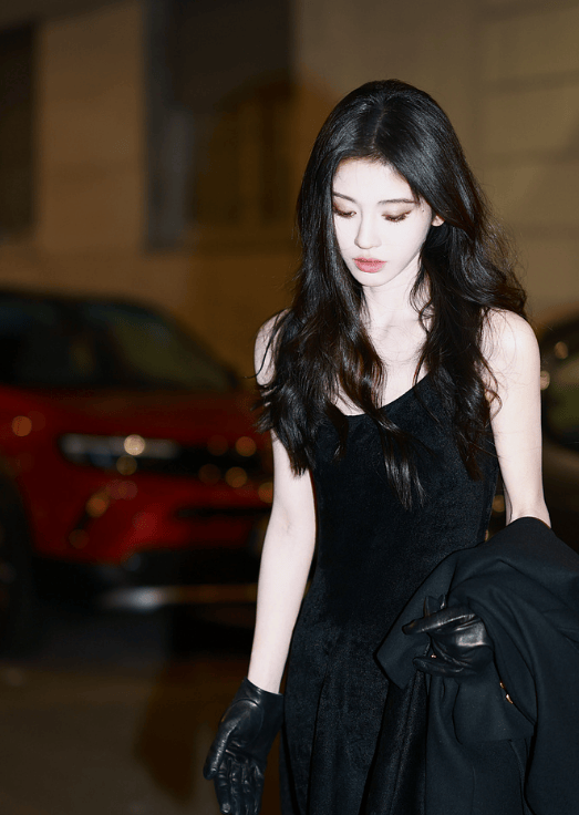 鞠婧祎米兰时装周写真被赞妈咪级别!冷艳感拉满美爆了-5 鞠婧祎米兰时装周写真被赞妈咪级别!冷艳感拉满美爆了