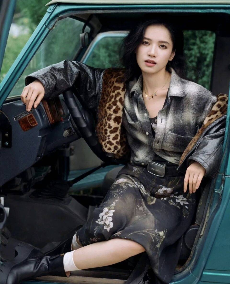 张婧仪秋季时尚封面:“仪”然自得的美丽-4 张婧仪秋季时尚封面:“仪”然自得的美丽