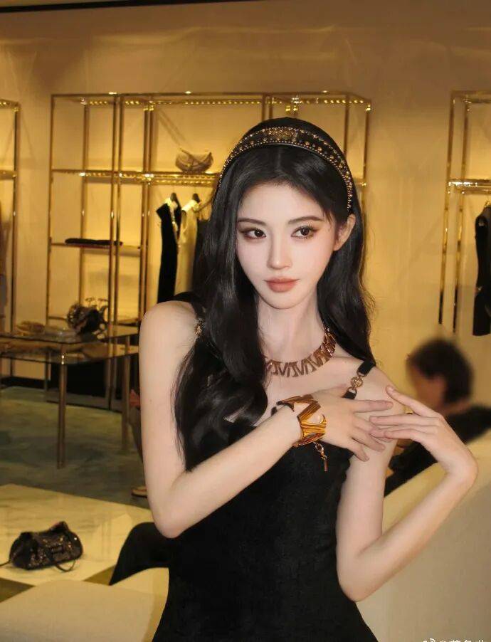 鞠婧祎米兰时装周写真被赞妈咪级别!冷艳感拉满美爆了-3 鞠婧祎米兰时装周写真被赞妈咪级别!冷艳感拉满美爆了