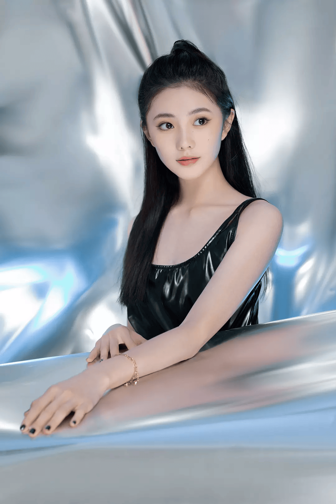 刘浩存：美到窒息的\
