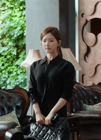 《许我耀眼》“打人包”卖断货，赵露思同款含金量还在提升-16