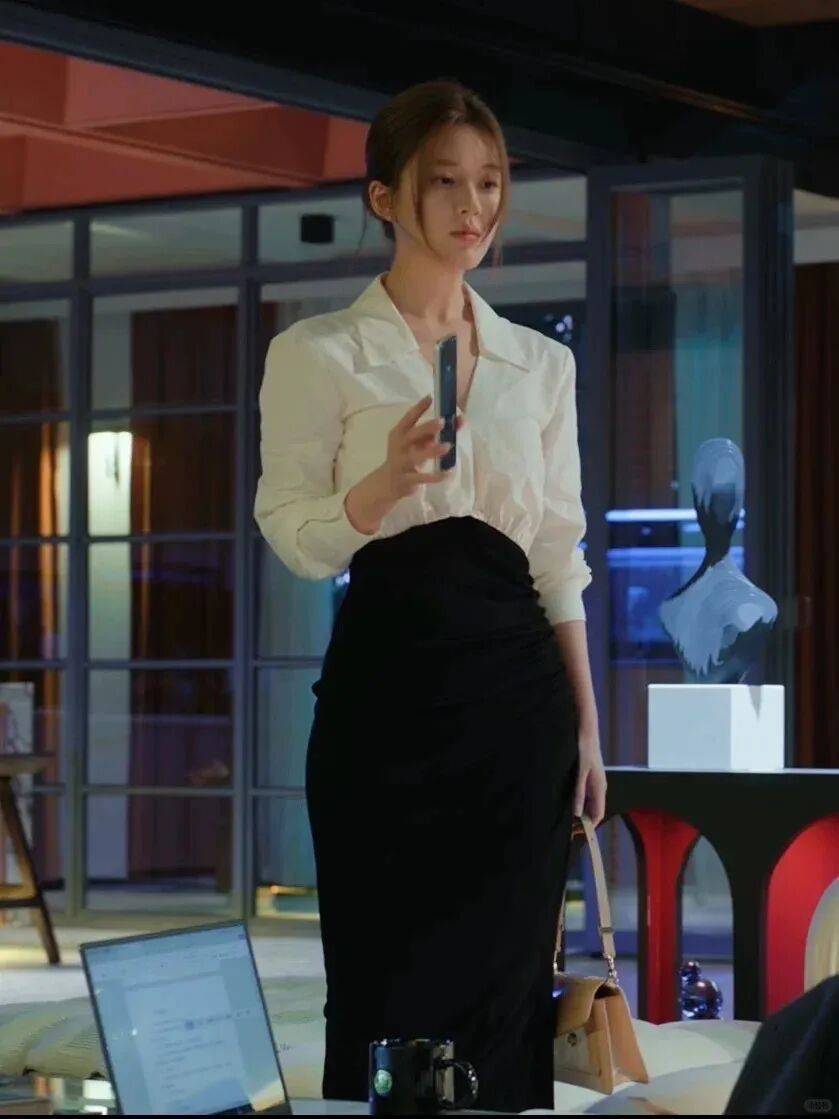 《许我耀眼》“打人包”卖断货，赵露思同款含金量还在提升-15