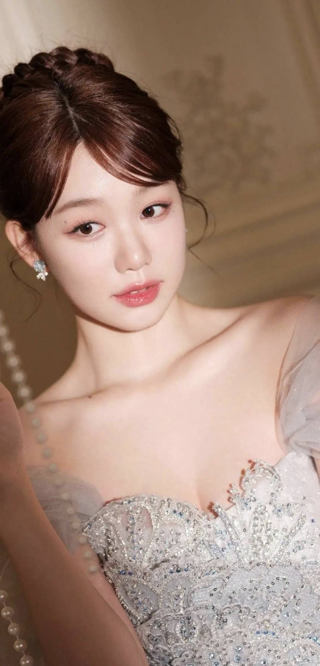 周也：从山城校花到演艺新星的蜕变之路-1