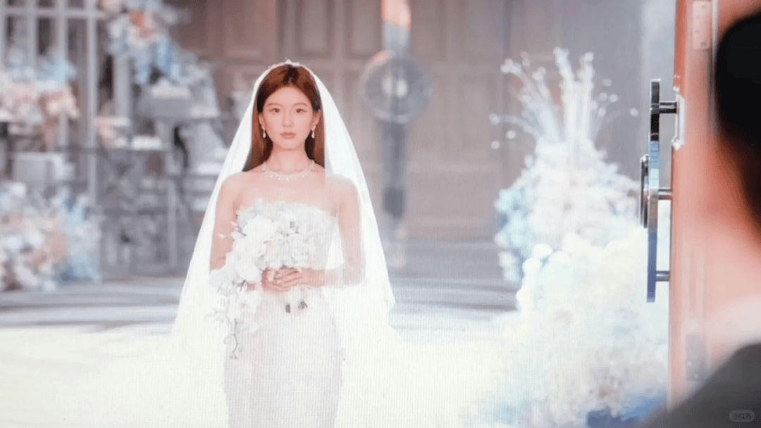 《许我耀眼》“打人包”卖断货，赵露思同款含金量还在提升-6