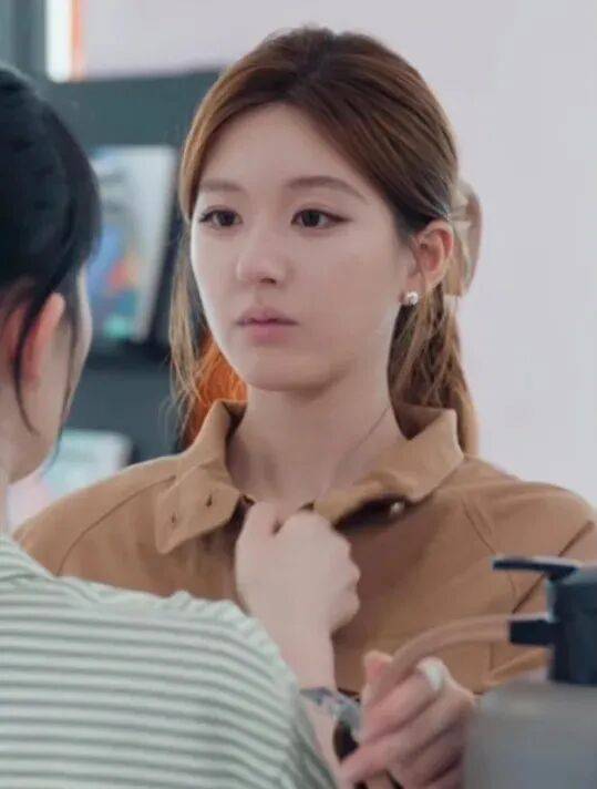 《许我耀眼》“打人包”卖断货，赵露思同款含金量还在提升-21